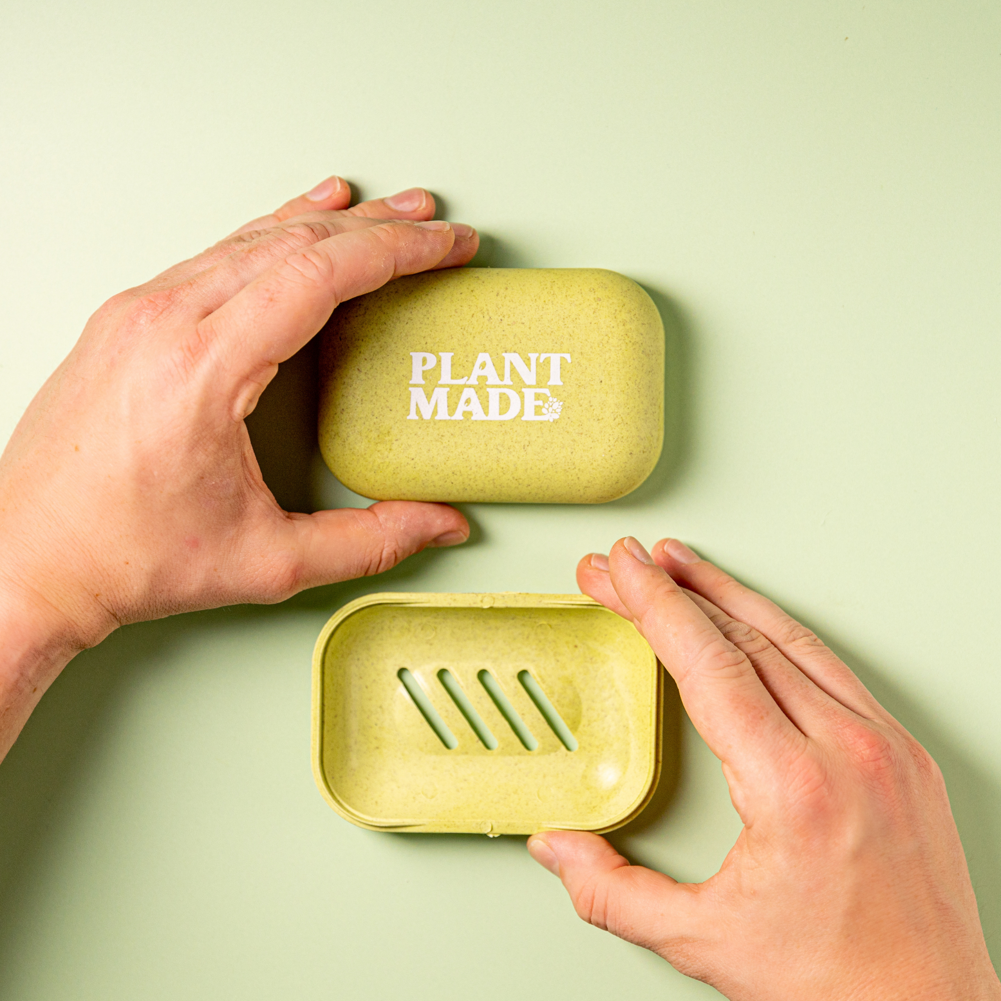 Rain Coat: Shampoo Bar Case (Wheat Straw Bioplastic)